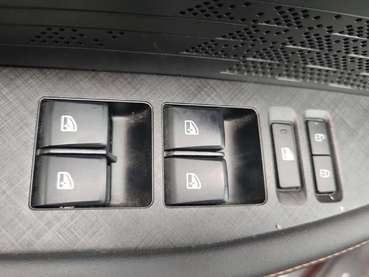 2022 ChangAn UNI-V 1.5T 188HP L4 7DCT,autocango,china used car exporter,china ev exporter,chinese used car exporter,chinese used ev exporter