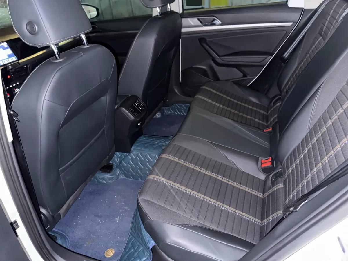 2022 Volkswagen T-Roc 1.4T 150HP L4 7DCT,autocango,china used car exporter,china ev exporter,chinese used car exporter,chinese used ev exporter