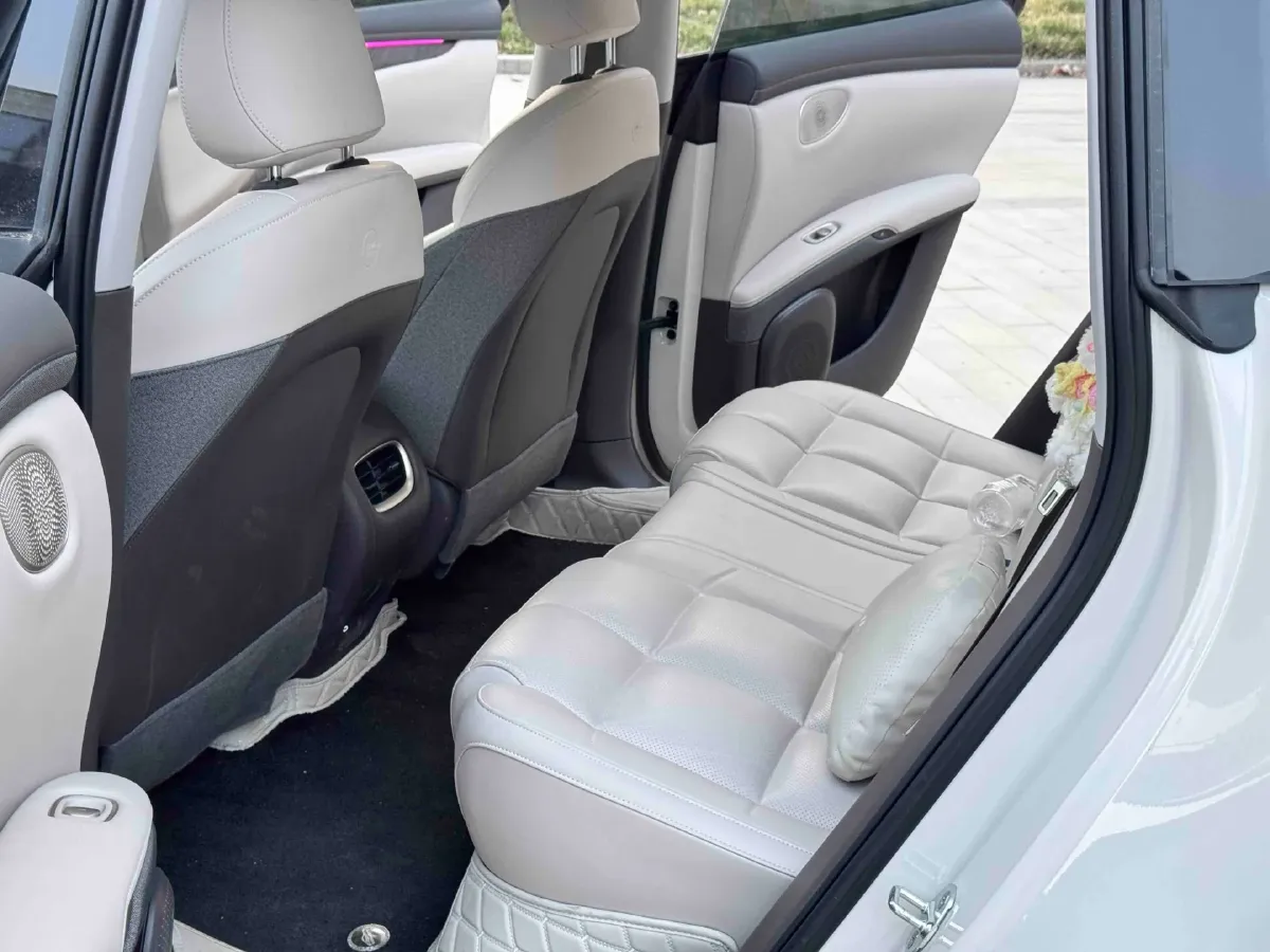 2025 IM LS6 BEV 75KWH,autocango,china used car exporter,china ev exporter,chinese used car exporter,chinese used ev exporter