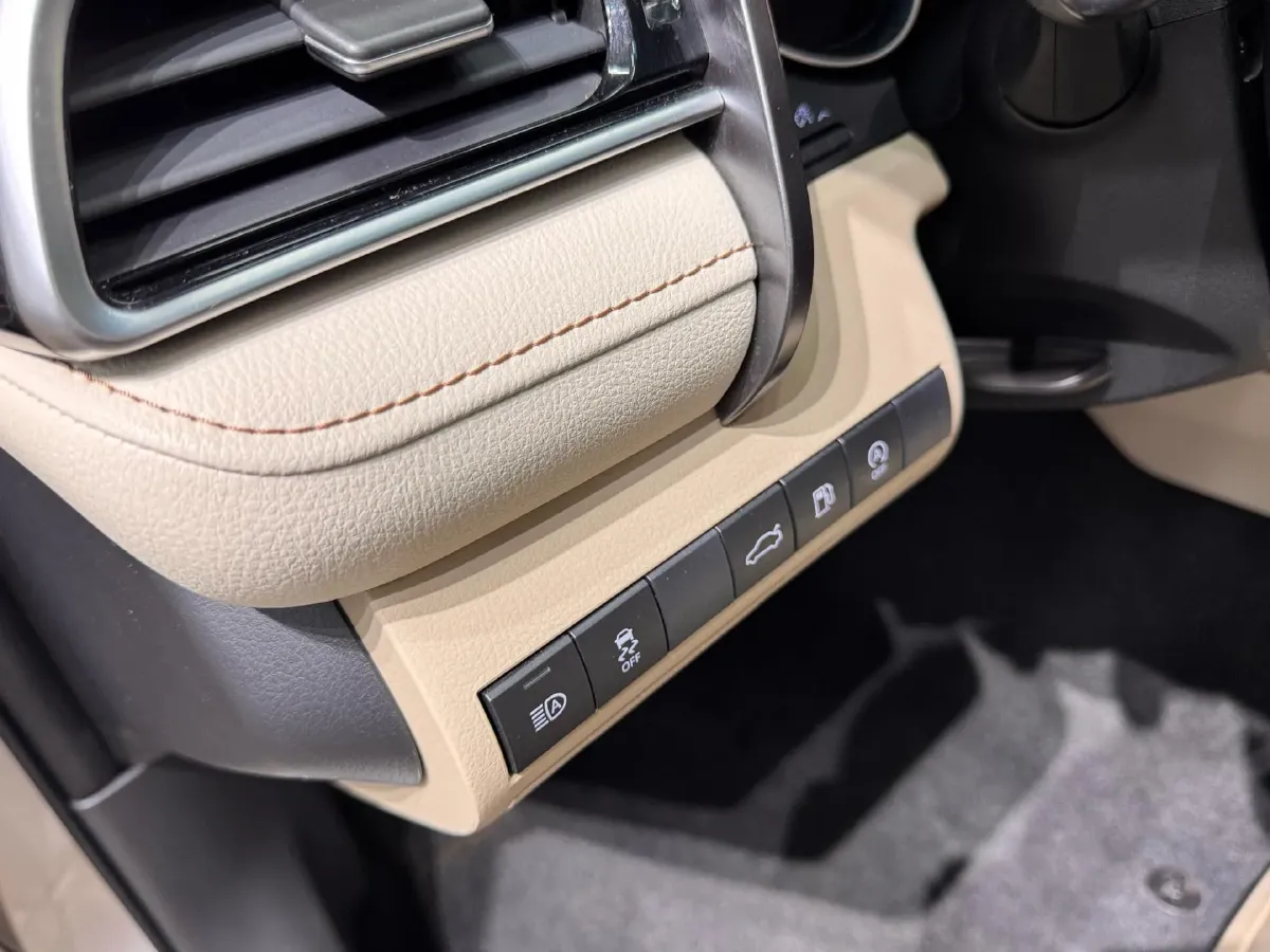 2019 Toyota Camry 2.5L 209HP L4 8AT,autocango,china used car exporter,china ev exporter,chinese used car exporter,chinese used ev exporter