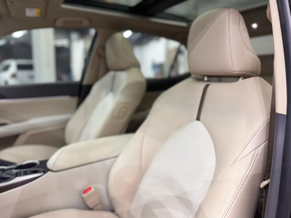 2019 Toyota Camry 2.5L 209HP L4 8AT,autocango,china used car exporter,china ev exporter,chinese used car exporter,chinese used ev exporter