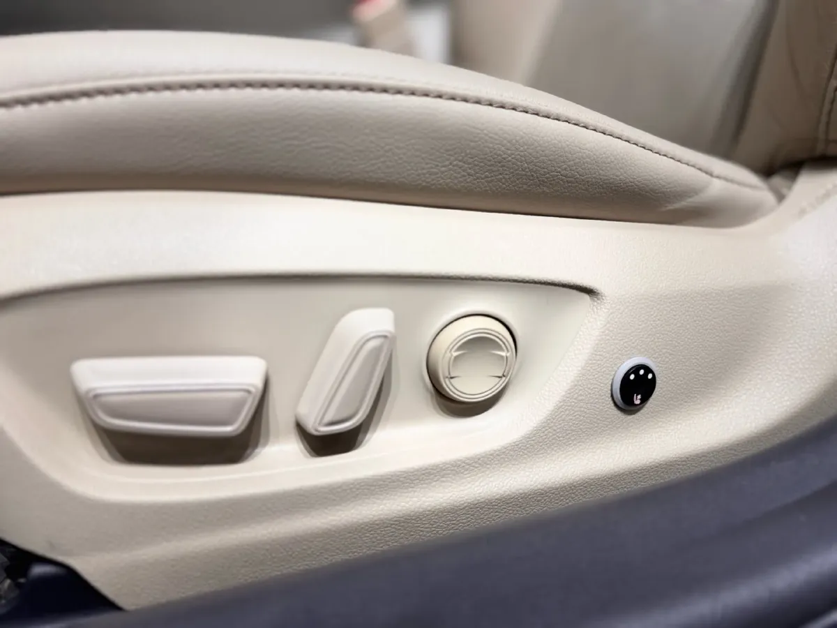 2019 Toyota Camry 2.5L 209HP L4 8AT,autocango,china used car exporter,china ev exporter,chinese used car exporter,chinese used ev exporter