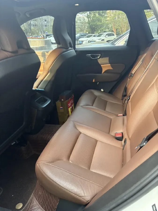 2023 Volvo XC60 2.0T 250HP L4 8AT,autocango,china used car exporter,china ev exporter,chinese used car exporter,chinese used ev exporter