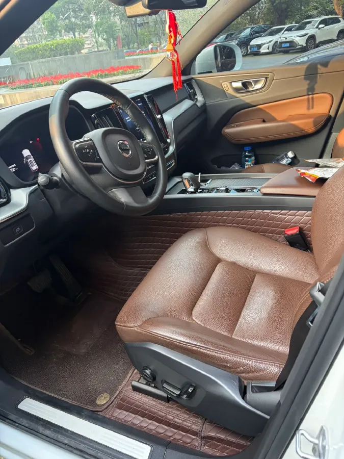 2023 Volvo XC60 2.0T 250HP L4 8AT,autocango,china used car exporter,china ev exporter,chinese used car exporter,chinese used ev exporter