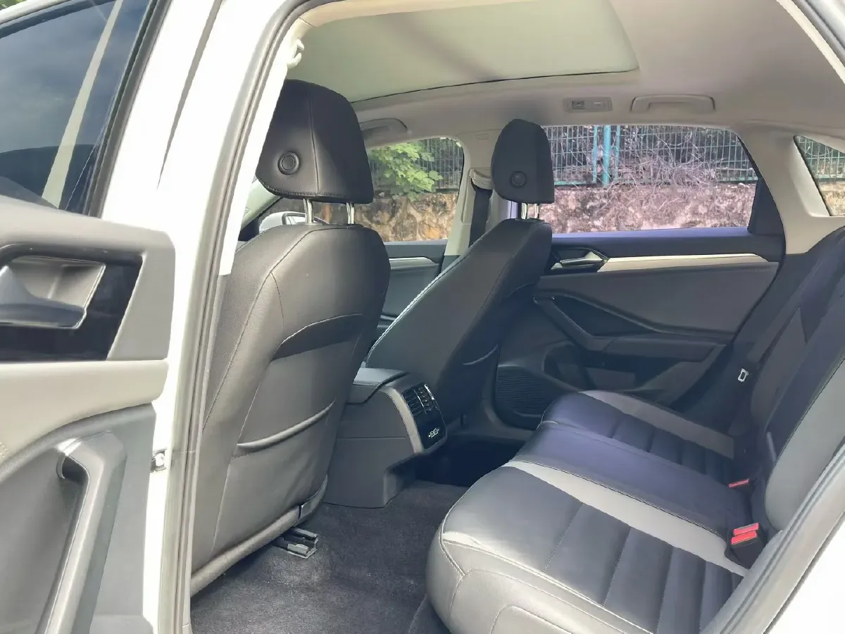 2019 Jeep Renegade 1.3T 173HP L4 7DCT,autocango,china used car exporter,china ev exporter,chinese used car exporter,chinese used ev exporter