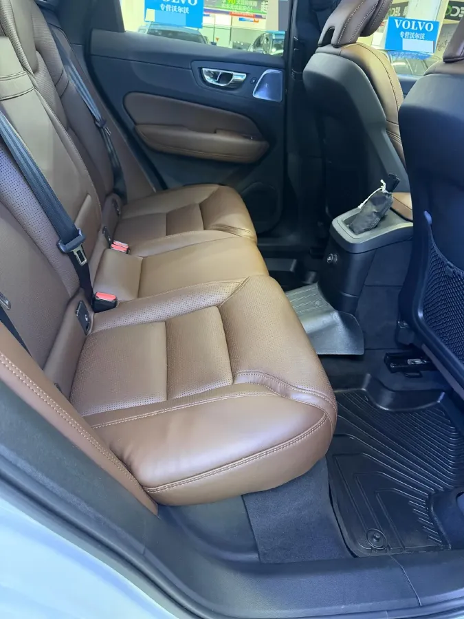 2019 Volvo XC60 PHEV 2.0T 320HP L4 8AT PHEV 10.1KWH,autocango,china used car exporter,china ev exporter,chinese used car exporter,chinese used ev exporter