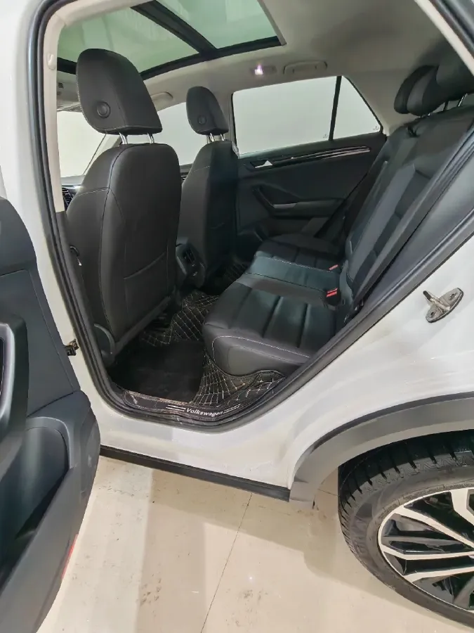 2022 Volkswagen T-Roc 1.4T 150HP L4 7DCT,autocango,china used car exporter,china ev exporter,chinese used car exporter,chinese used ev exporter