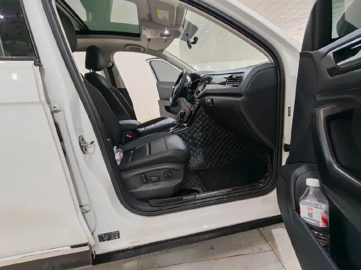 2022 Volkswagen T-Roc 1.4T 150HP L4 7DCT,autocango,china used car exporter,china ev exporter,chinese used car exporter,chinese used ev exporter
