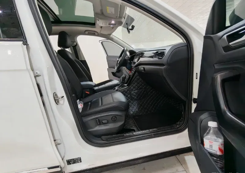 2022 Volkswagen T-Roc 1.4T 150HP L4 7DCT,autocango,china used car exporter,china ev exporter,chinese used car exporter,chinese used ev exporter