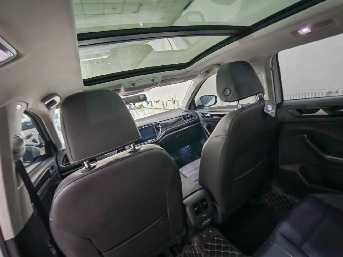 2022 Volkswagen T-Roc 1.4T 150HP L4 7DCT,autocango,china used car exporter,china ev exporter,chinese used car exporter,chinese used ev exporter