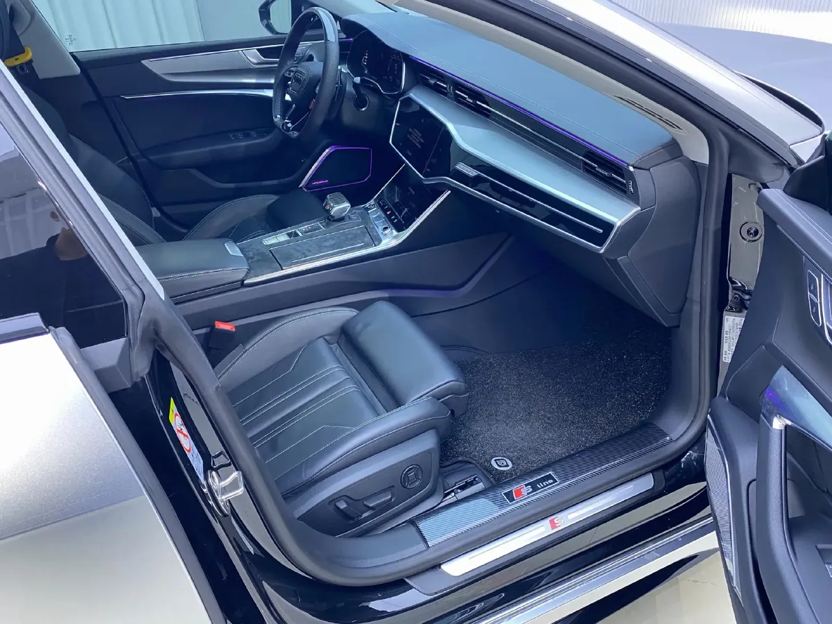 2024 Audi A7 2.0T 265HP L4 7DCT,autocango,china used car exporter,china ev exporter,chinese used car exporter,chinese used ev exporter