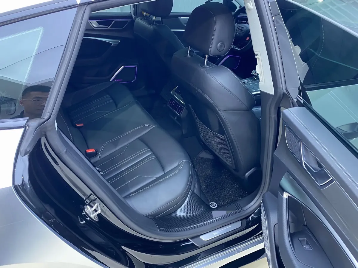 2024 Audi A7 2.0T 265HP L4 7DCT,autocango,china used car exporter,china ev exporter,chinese used car exporter,chinese used ev exporter