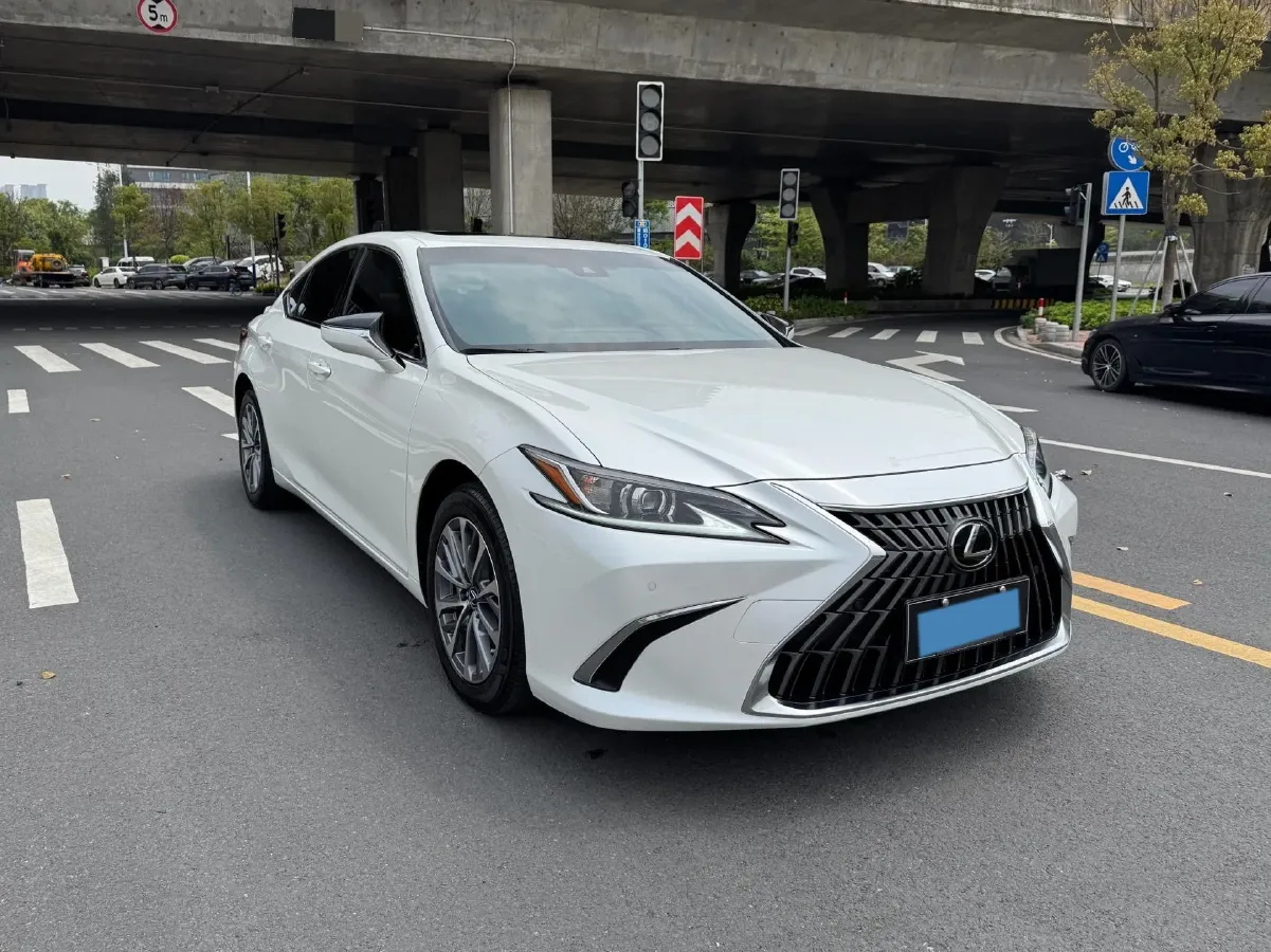 2022 Lexus ES 2.5L 178HP L4 E-CVT Hybrid,autocango,china used car exporter,china ev exporter,chinese used car exporter,chinese used ev exporter
