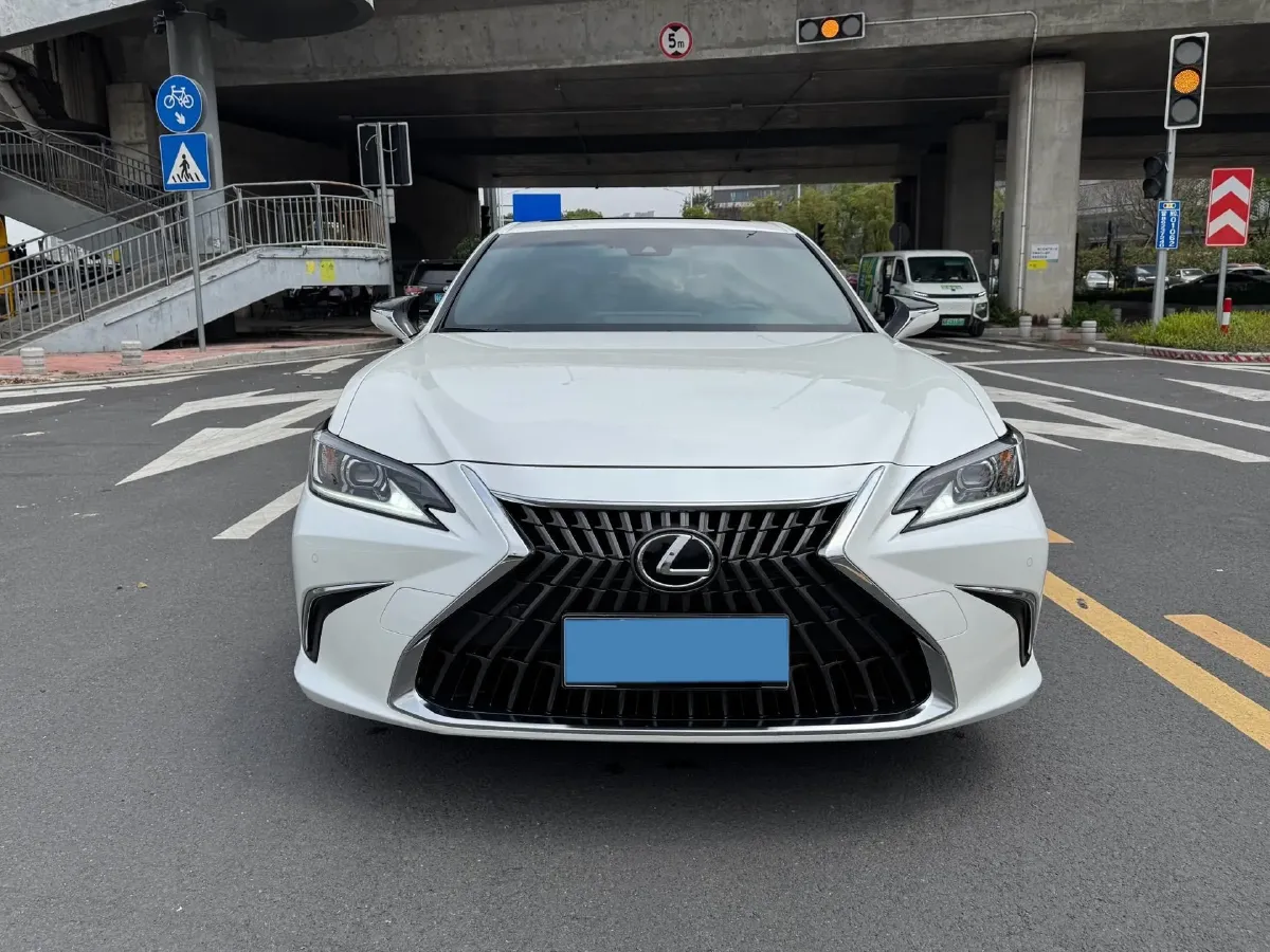 2022 Lexus ES 2.5L 178HP L4 E-CVT Hybrid,autocango,china used car exporter,china ev exporter,chinese used car exporter,chinese used ev exporter
