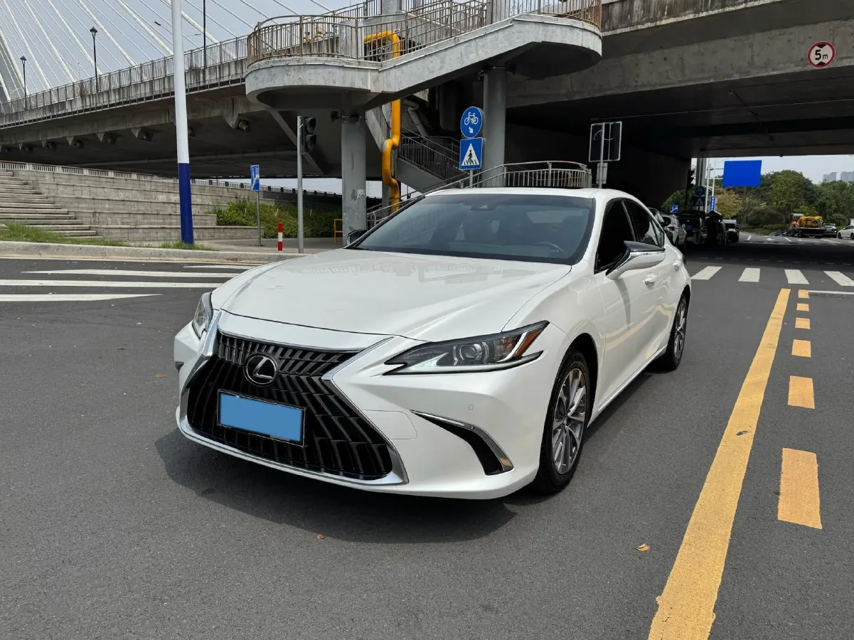 2022 Lexus ES 2.5L 178HP L4 E-CVT Hybrid,autocango,china used car exporter,china ev exporter,chinese used car exporter,chinese used ev exporter