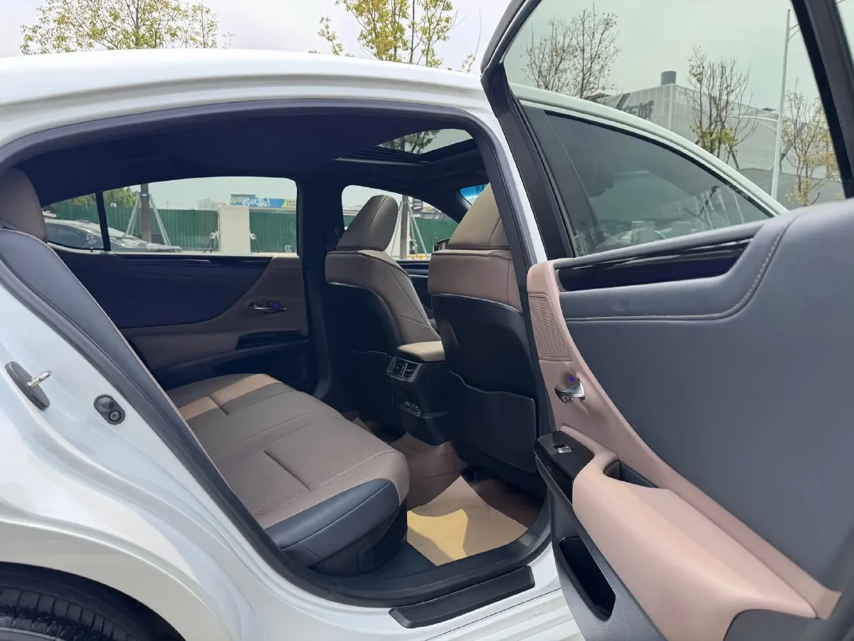 2022 Lexus ES 2.5L 178HP L4 E-CVT Hybrid,autocango,china used car exporter,china ev exporter,chinese used car exporter,chinese used ev exporter