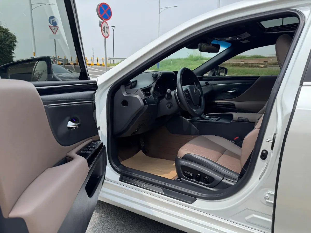 2022 Lexus ES 2.5L 178HP L4 E-CVT Hybrid,autocango,china used car exporter,china ev exporter,chinese used car exporter,chinese used ev exporter