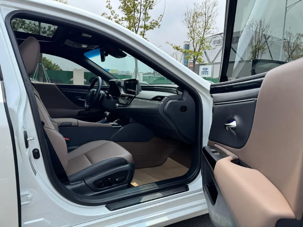 2022 Lexus ES 2.5L 178HP L4 E-CVT Hybrid,autocango,china used car exporter,china ev exporter,chinese used car exporter,chinese used ev exporter