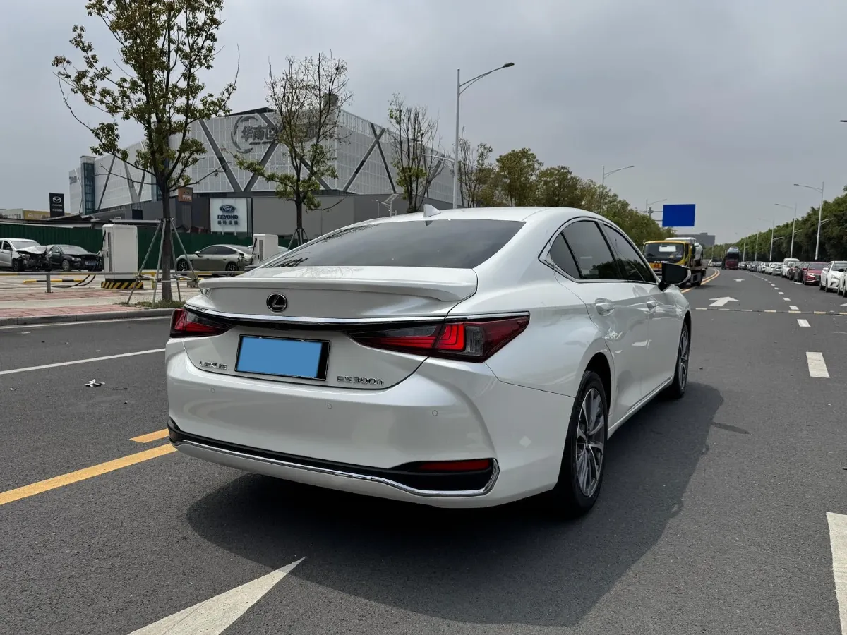 2022 Lexus ES 2.5L 178HP L4 E-CVT Hybrid,autocango,china used car exporter,china ev exporter,chinese used car exporter,chinese used ev exporter
