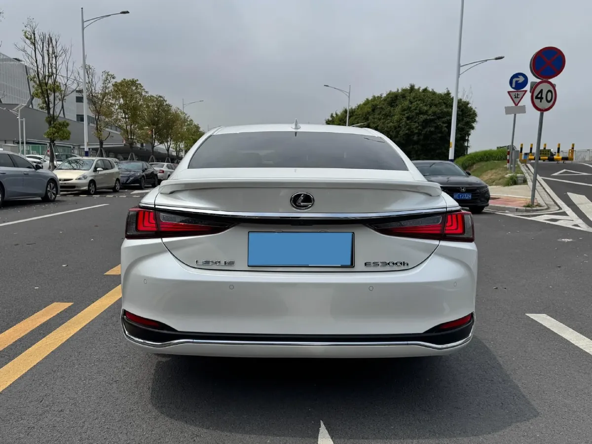 2022 Lexus ES 2.5L 178HP L4 E-CVT Hybrid,autocango,china used car exporter,china ev exporter,chinese used car exporter,chinese used ev exporter