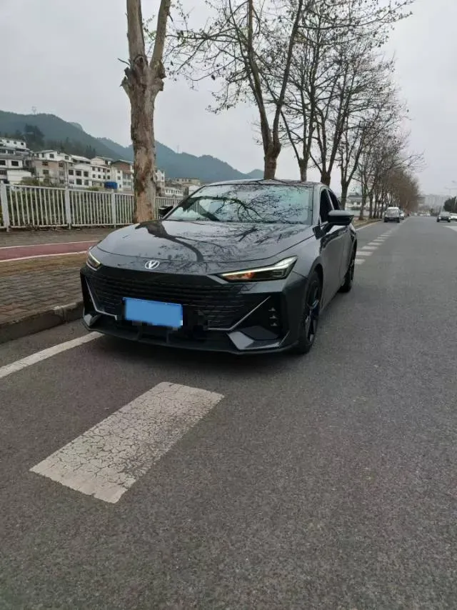 2022 ChangAn UNI-V 1.5T 188HP L4 7DCT,autocango,china used car exporter,china ev exporter,chinese used car exporter,chinese used ev exporter