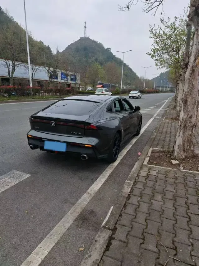 2022 ChangAn UNI-V 1.5T 188HP L4 7DCT,autocango,china used car exporter,china ev exporter,chinese used car exporter,chinese used ev exporter