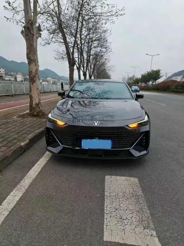 2022 ChangAn UNI-V 1.5T 188HP L4 7DCT,autocango,china used car exporter,china ev exporter,chinese used car exporter,chinese used ev exporter