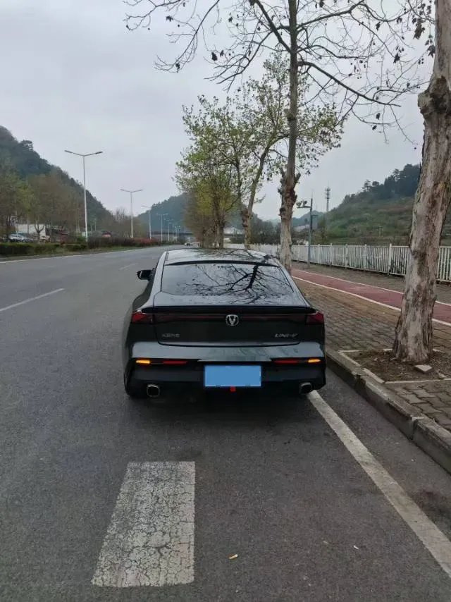 2022 ChangAn UNI-V 1.5T 188HP L4 7DCT,autocango,china used car exporter,china ev exporter,chinese used car exporter,chinese used ev exporter