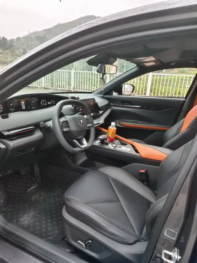 2022 ChangAn UNI-V 1.5T 188HP L4 7DCT,autocango,china used car exporter,china ev exporter,chinese used car exporter,chinese used ev exporter