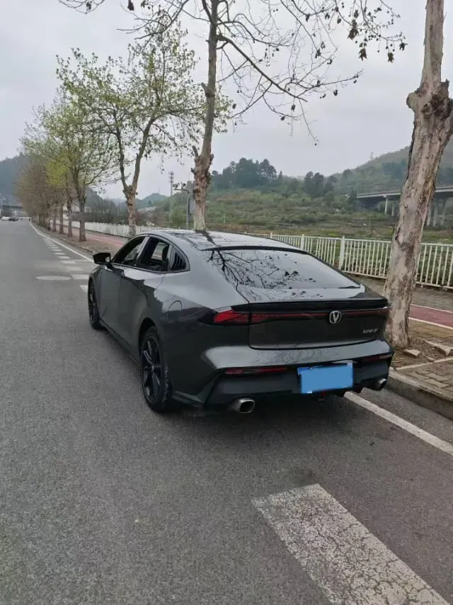 2022 ChangAn UNI-V 1.5T 188HP L4 7DCT,autocango,china used car exporter,china ev exporter,chinese used car exporter,chinese used ev exporter