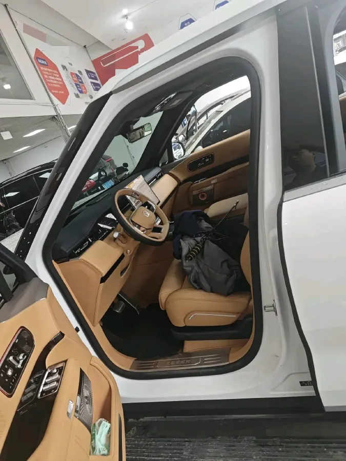 2025 Zeekr 9X 2.0T 279HP L4 1DHT PHEV,autocango,china used car exporter,china ev exporter,chinese used car exporter,chinese used ev exporter