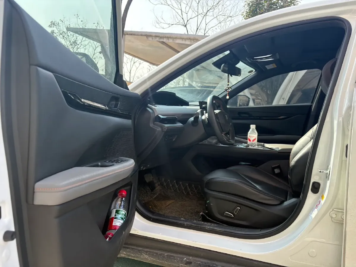 2022 ChangAn UNI-V 1.5T 188HP L4 7DCT,autocango,china used car exporter,china ev exporter,chinese used car exporter,chinese used ev exporter