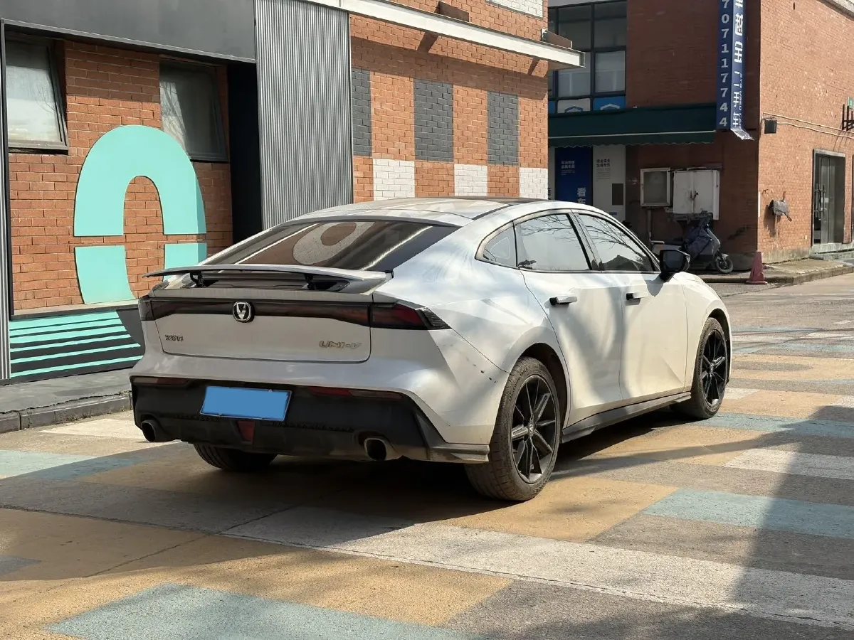 2022 ChangAn UNI-V 1.5T 188HP L4 7DCT,autocango,china used car exporter,china ev exporter,chinese used car exporter,chinese used ev exporter