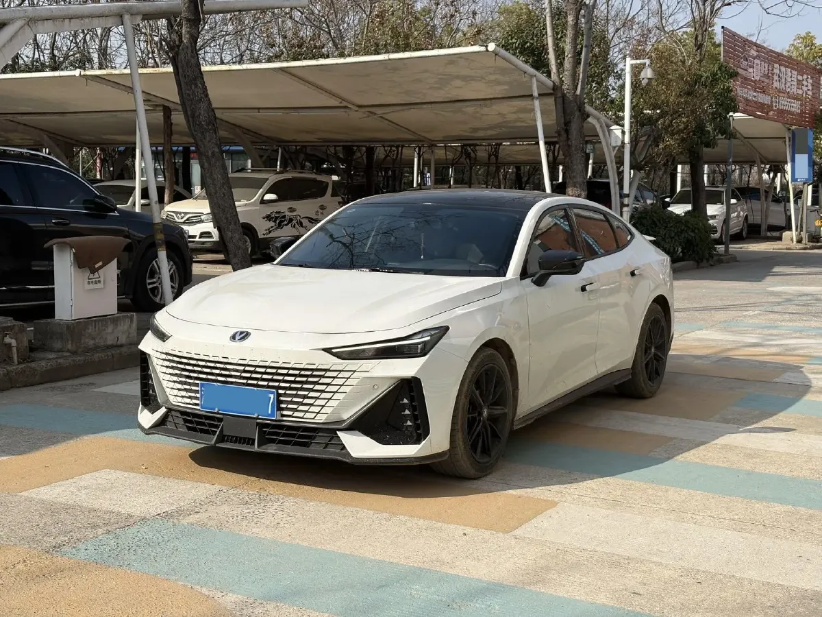 2022 ChangAn UNI-V 1.5T 188HP L4 7DCT,autocango,china used car exporter,china ev exporter,chinese used car exporter,chinese used ev exporter