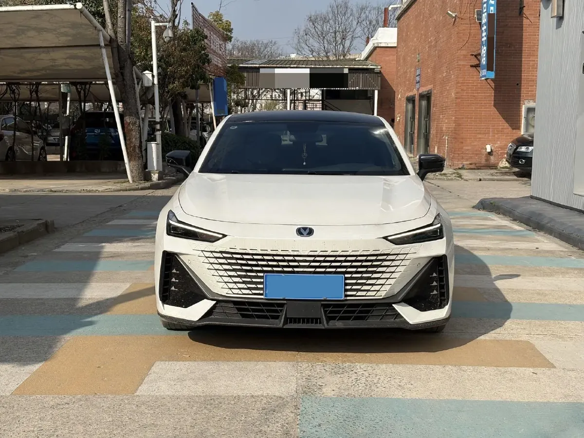 2022 ChangAn UNI-V 1.5T 188HP L4 7DCT,autocango,china used car exporter,china ev exporter,chinese used car exporter,chinese used ev exporter