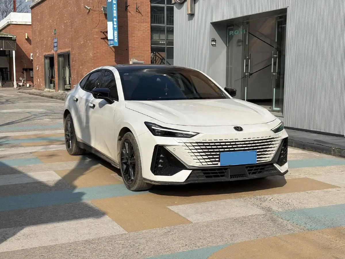 2022 ChangAn UNI-V 1.5T 188HP L4 7DCT,autocango,china used car exporter,china ev exporter,chinese used car exporter,chinese used ev exporter