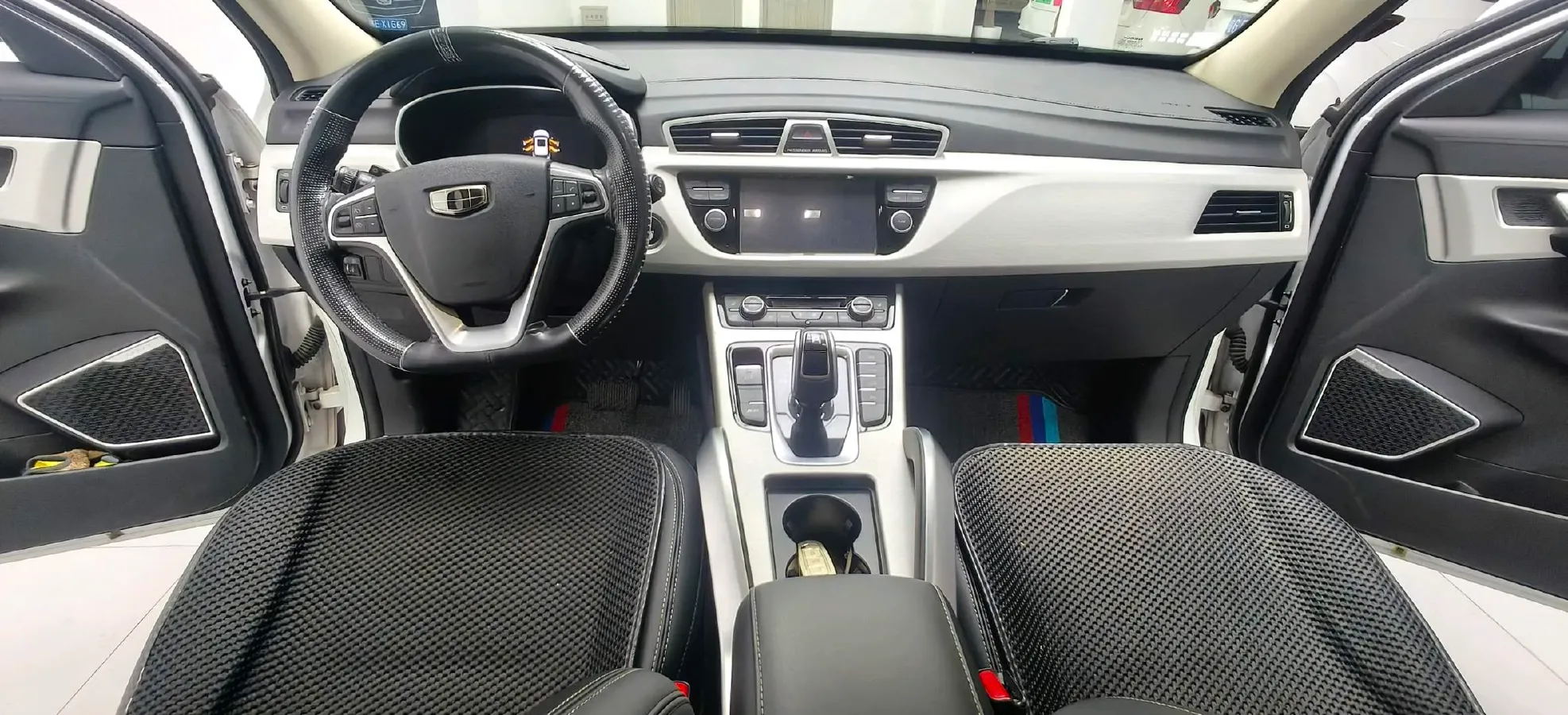 2020 Roewe i6 1.5T 169HP L4 7DCT,autocango,china used car exporter,china ev exporter,chinese used car exporter,chinese used ev exporter