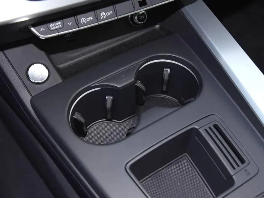 2024 Audi A4L 2.0T 190HP L4 7DCT,autocango,china used car exporter,china ev exporter,chinese used car exporter,chinese used ev exporter