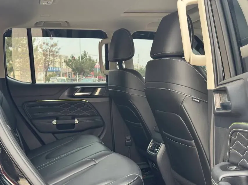 2025 Tank 300 2.0T 252HP L4 9AT PHEV,autocango,china used car exporter,china ev exporter,chinese used car exporter,chinese used ev exporter