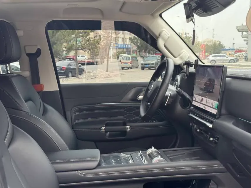 2025 Tank 300 2.0T 252HP L4 9AT PHEV,autocango,china used car exporter,china ev exporter,chinese used car exporter,chinese used ev exporter