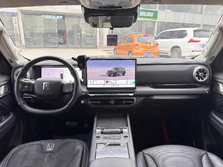 2025 Tank 300 2.0T 252HP L4 9AT PHEV,autocango,china used car exporter,china ev exporter,chinese used car exporter,chinese used ev exporter