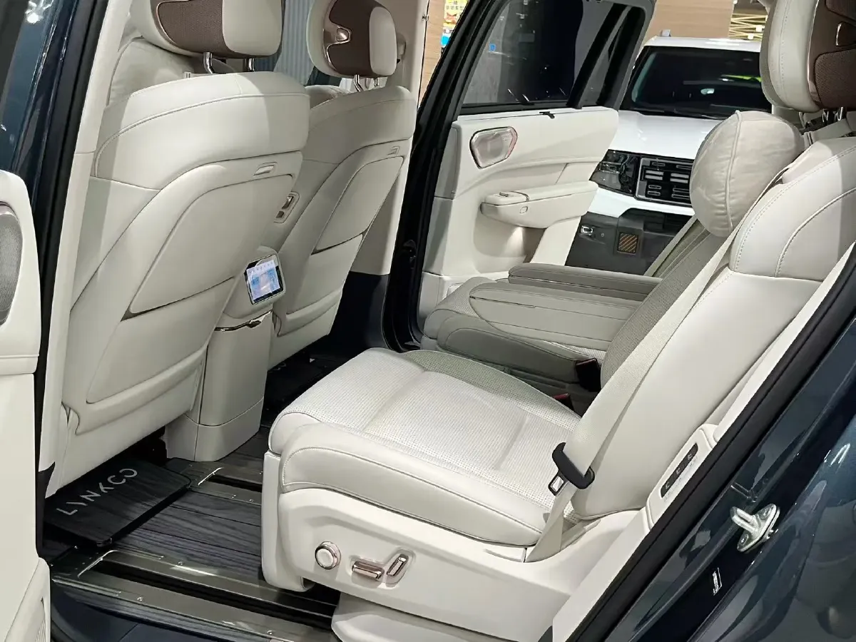 2025 LYNK&CO 900 1.5T 190HP L4 3DHT PHEV 43.3KWH,autocango,china used car exporter,china ev exporter,chinese used car exporter,chinese used ev exporter