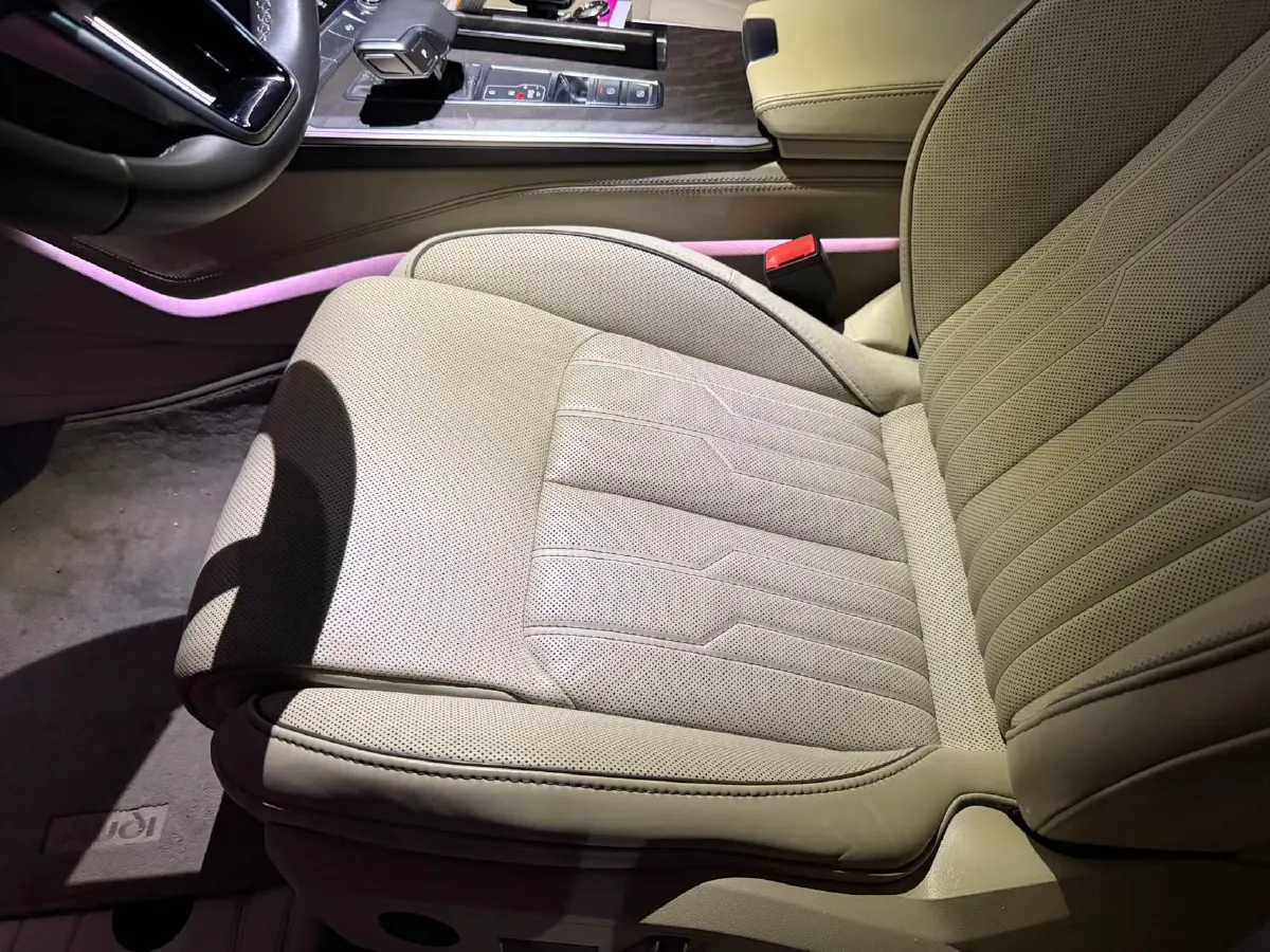 2022 Audi A6L 3.0T 340HP V6 7DCT,autocango,china used car exporter,china ev exporter,chinese used car exporter,chinese used ev exporter