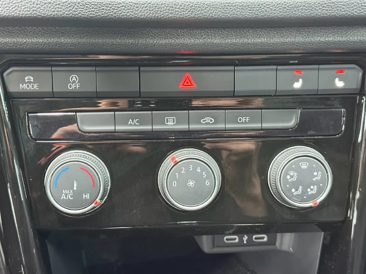 2021 Volkswagen T-Roc 1.4T 150HP L4 7DCT,autocango,china used car exporter,china ev exporter,chinese used car exporter,chinese used ev exporter