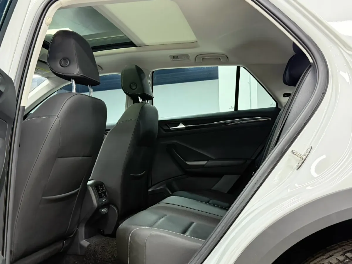 2021 Volkswagen T-Roc 1.4T 150HP L4 7DCT,autocango,china used car exporter,china ev exporter,chinese used car exporter,chinese used ev exporter