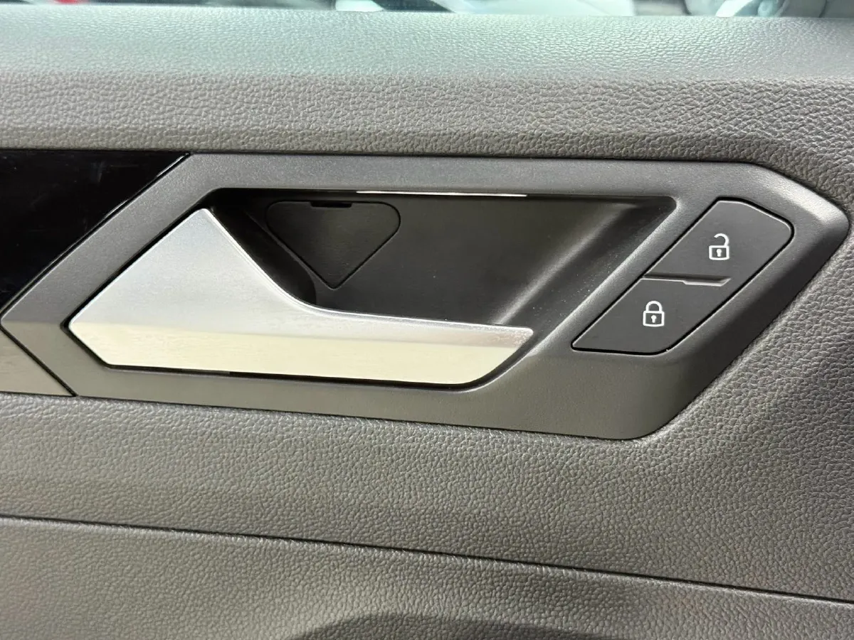 2021 Volkswagen T-Roc 1.4T 150HP L4 7DCT,autocango,china used car exporter,china ev exporter,chinese used car exporter,chinese used ev exporter