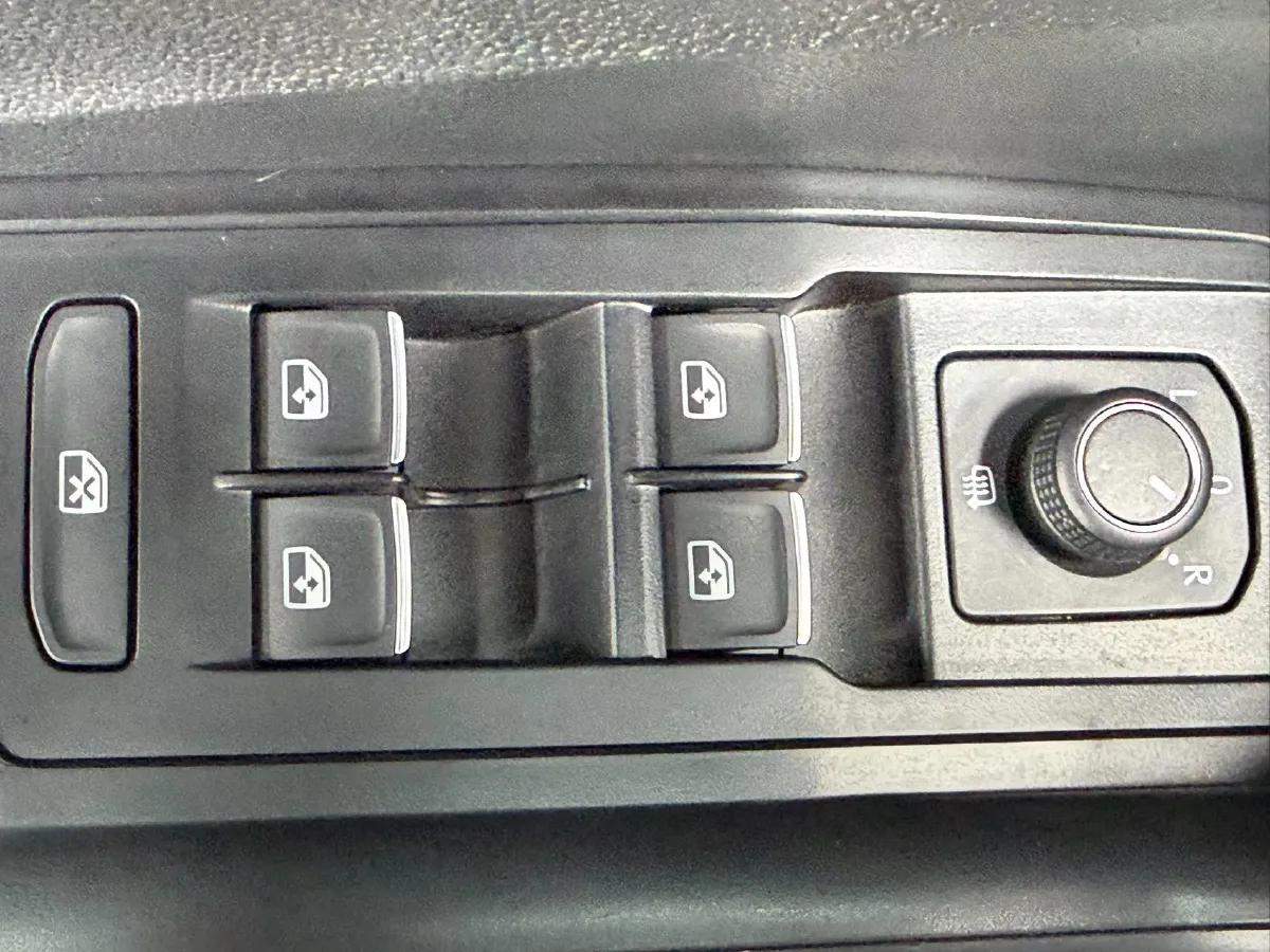 2021 Volkswagen T-Roc 1.4T 150HP L4 7DCT,autocango,china used car exporter,china ev exporter,chinese used car exporter,chinese used ev exporter