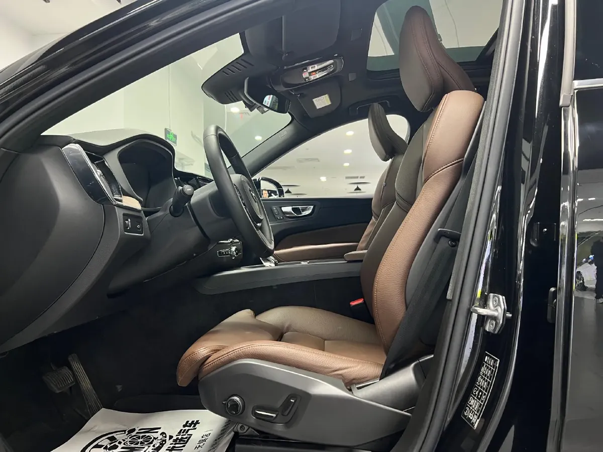 2022 Volvo XC60 2.0T 250HP L4 8AT,autocango,china used car exporter,china ev exporter,chinese used car exporter,chinese used ev exporter