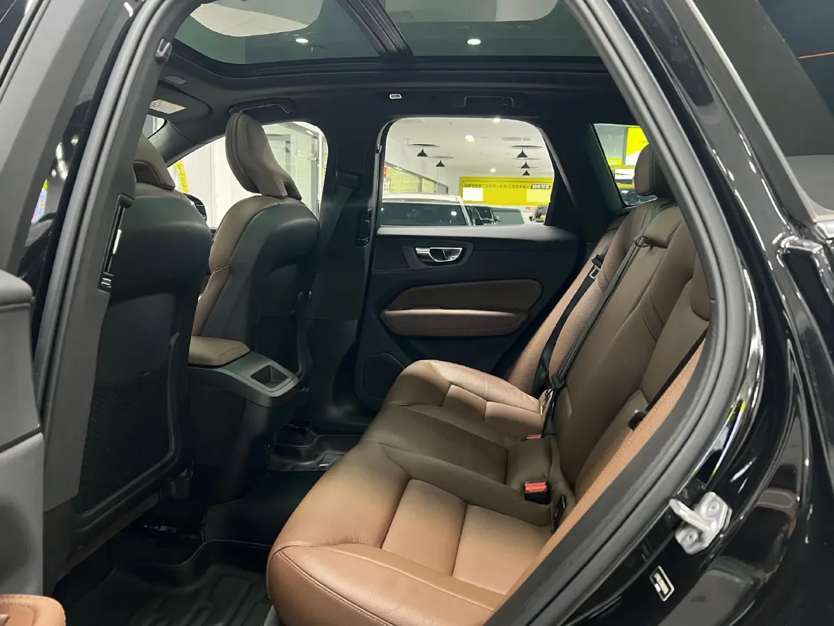 2022 Volvo XC60 2.0T 250HP L4 8AT,autocango,china used car exporter,china ev exporter,chinese used car exporter,chinese used ev exporter