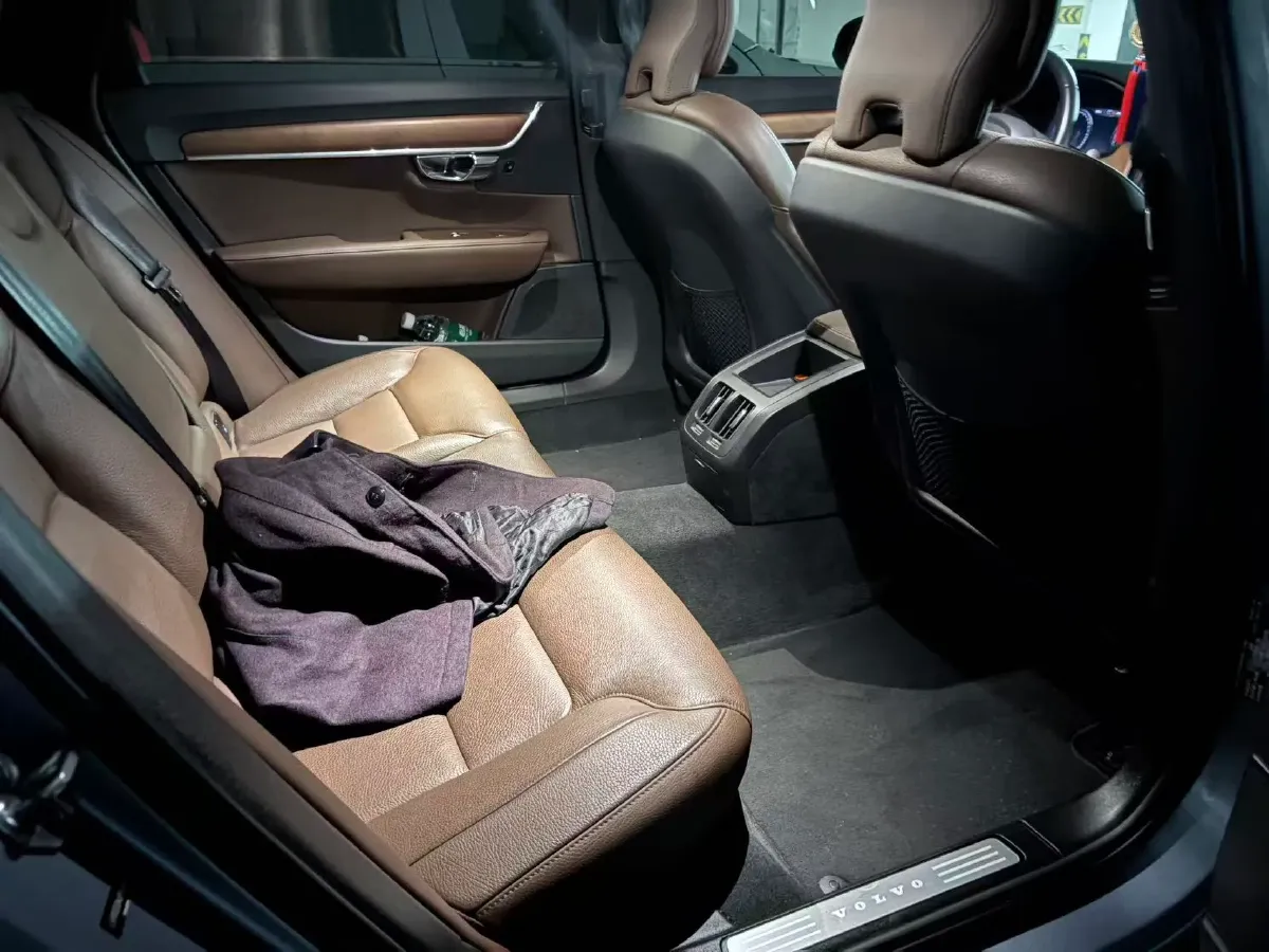 2020 Volvo S90 2.0T 254HP L4 8AT,autocango,china used car exporter,china ev exporter,chinese used car exporter,chinese used ev exporter